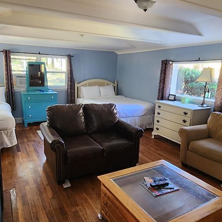 The Pines Cottages Woodfin Экстерьер фото