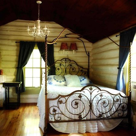 The Pines Cottages Woodfin Экстерьер фото