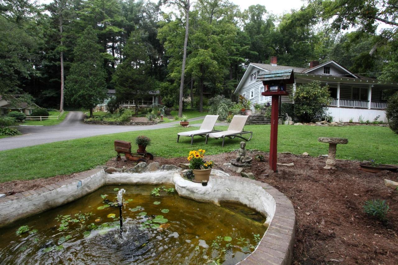 The Pines Cottages Woodfin Экстерьер фото