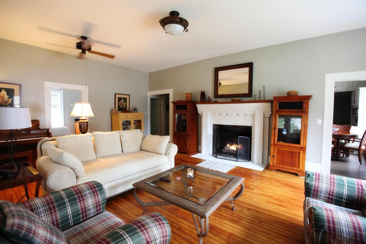 The Pines Cottages Woodfin Экстерьер фото