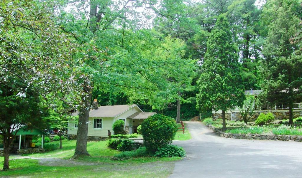 The Pines Cottages Woodfin Экстерьер фото