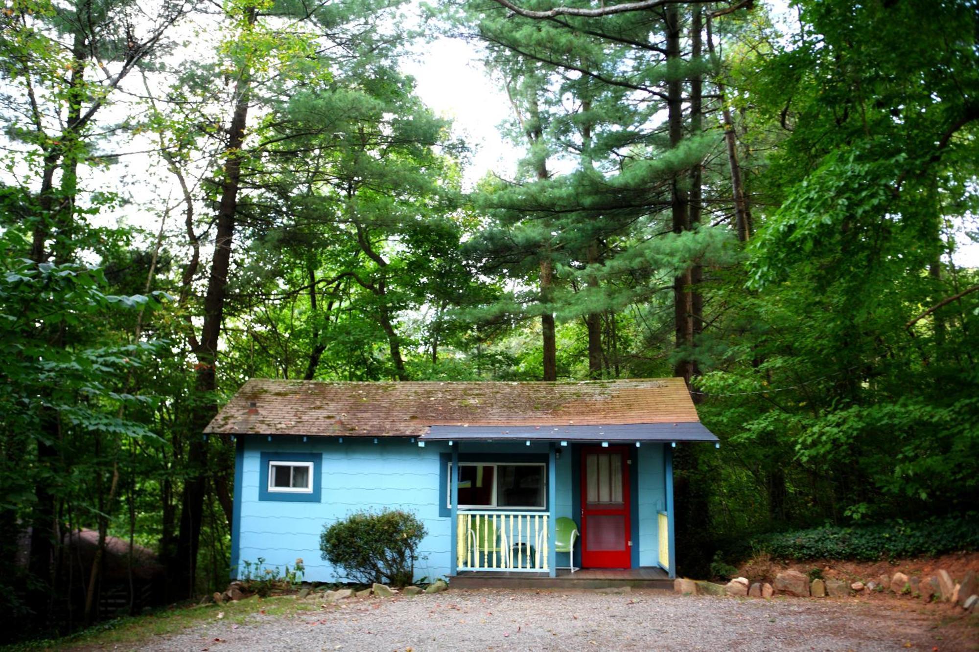 The Pines Cottages Woodfin Экстерьер фото