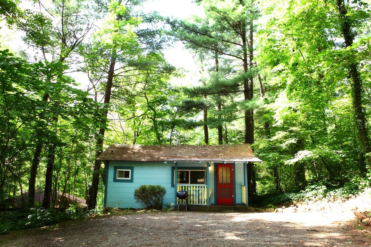 The Pines Cottages Woodfin Экстерьер фото