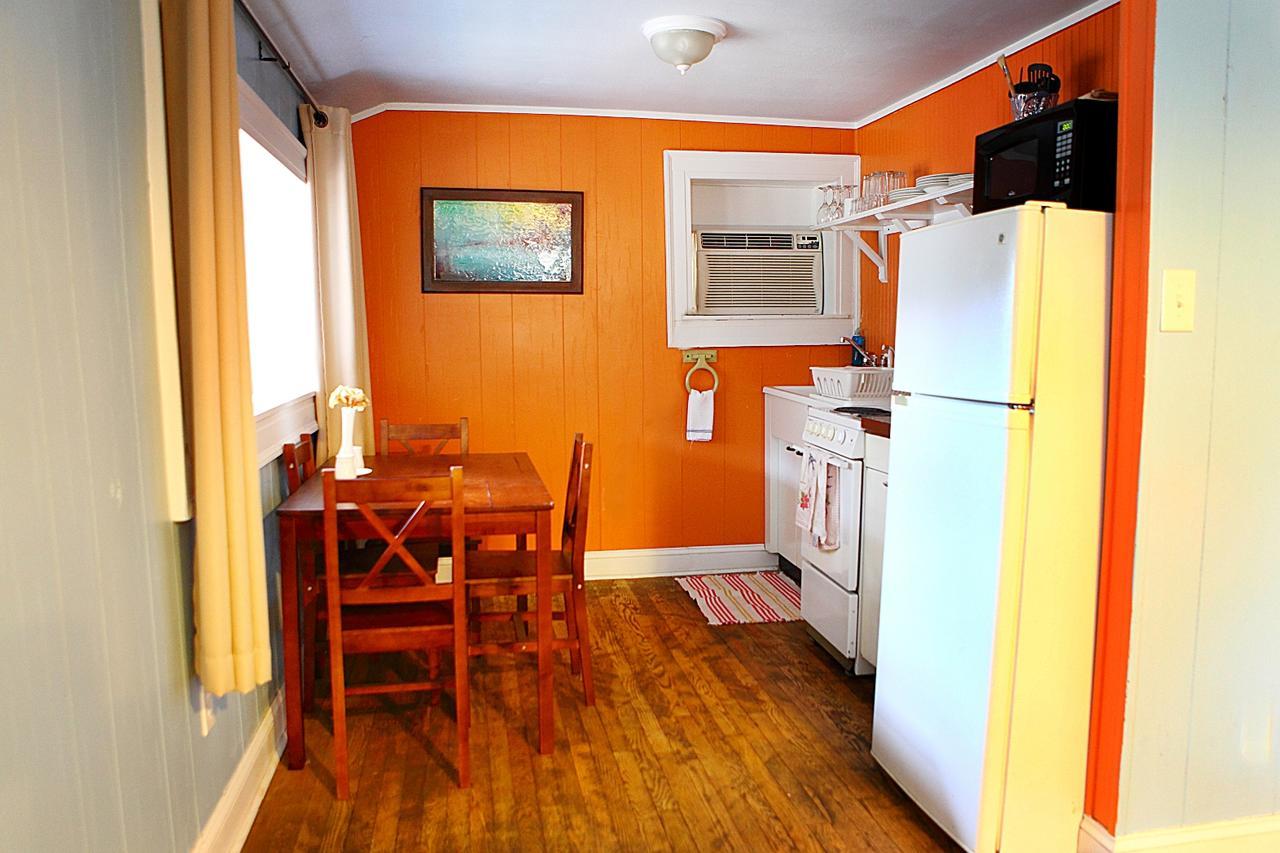 The Pines Cottages Woodfin Экстерьер фото