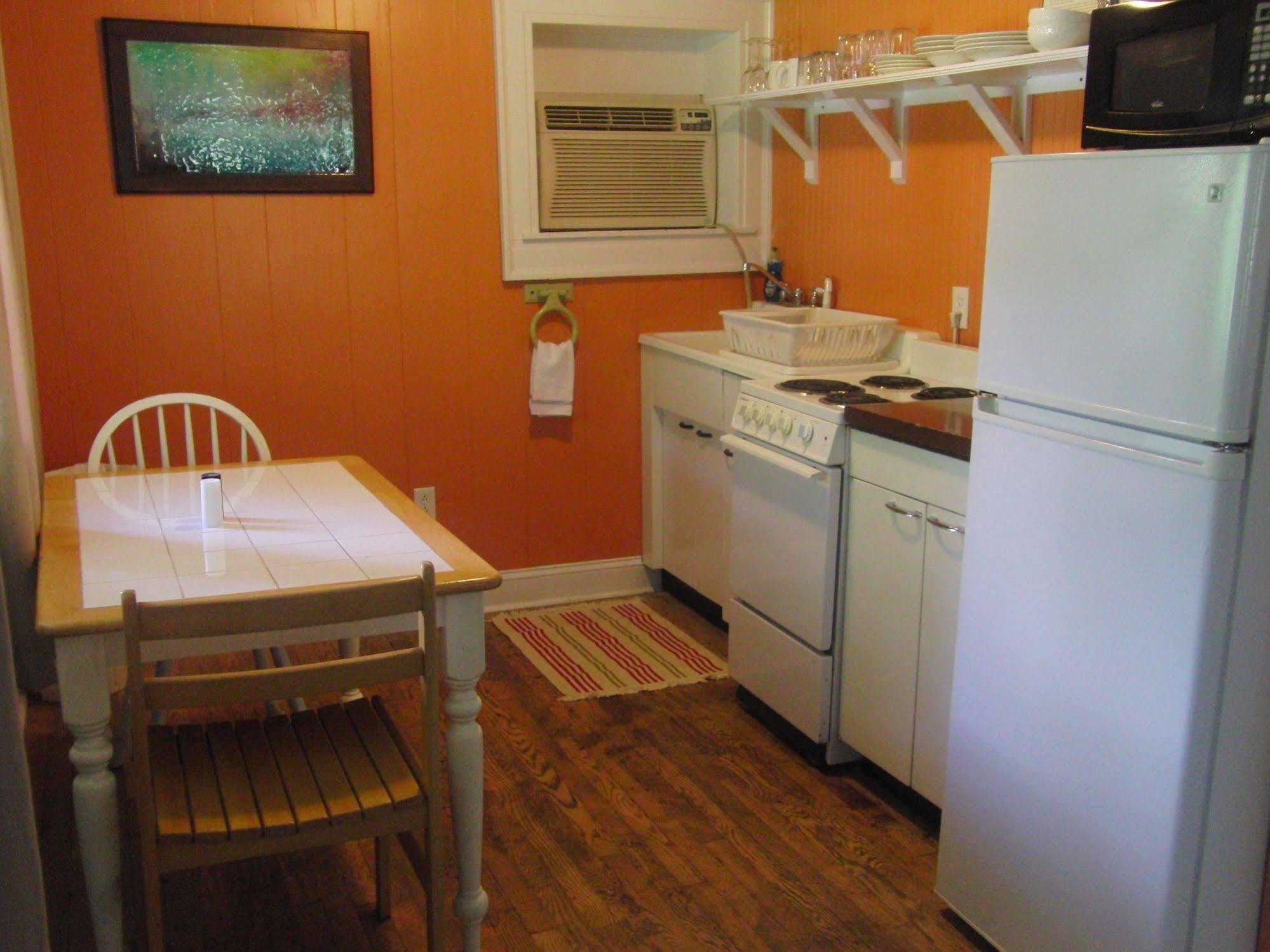 The Pines Cottages Woodfin Экстерьер фото